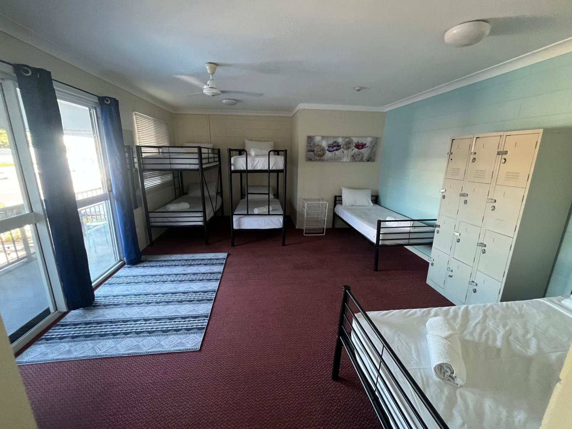 Seaside Lodge Hostel Townsville- Right Next To Coles, 2 Mins Walk To Strand & Cbd Экстерьер фото