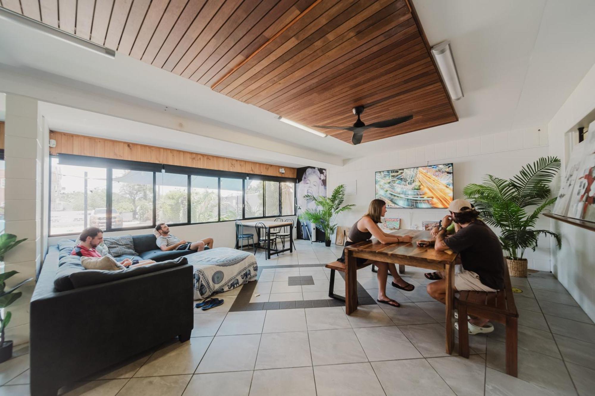 Seaside Lodge Hostel Townsville- Right Next To Coles, 2 Mins Walk To Strand & Cbd Экстерьер фото