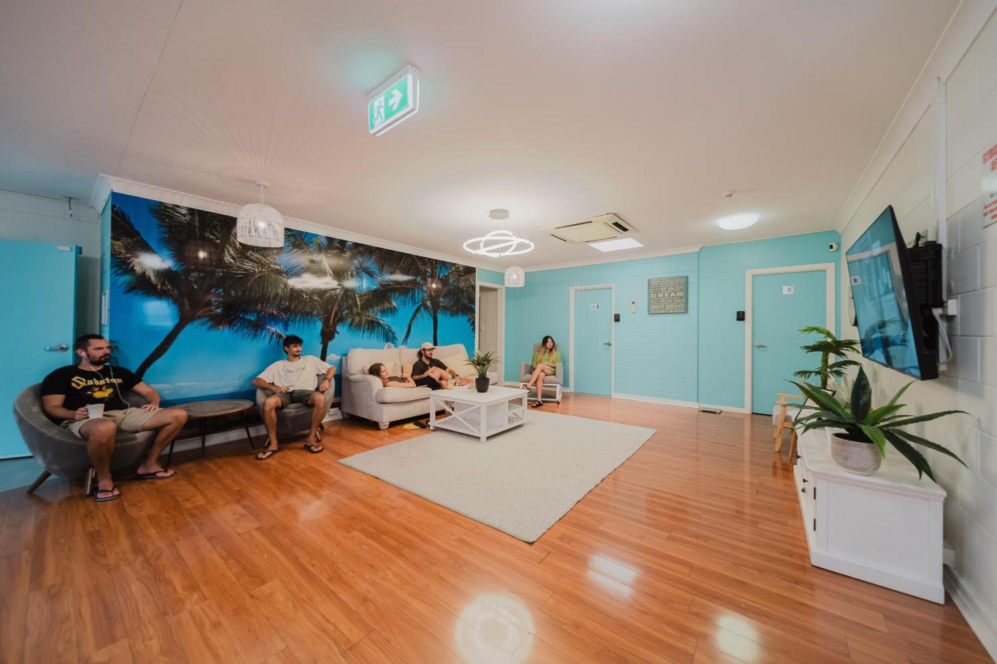 Seaside Lodge Hostel Townsville- Right Next To Coles, 2 Mins Walk To Strand & Cbd Экстерьер фото