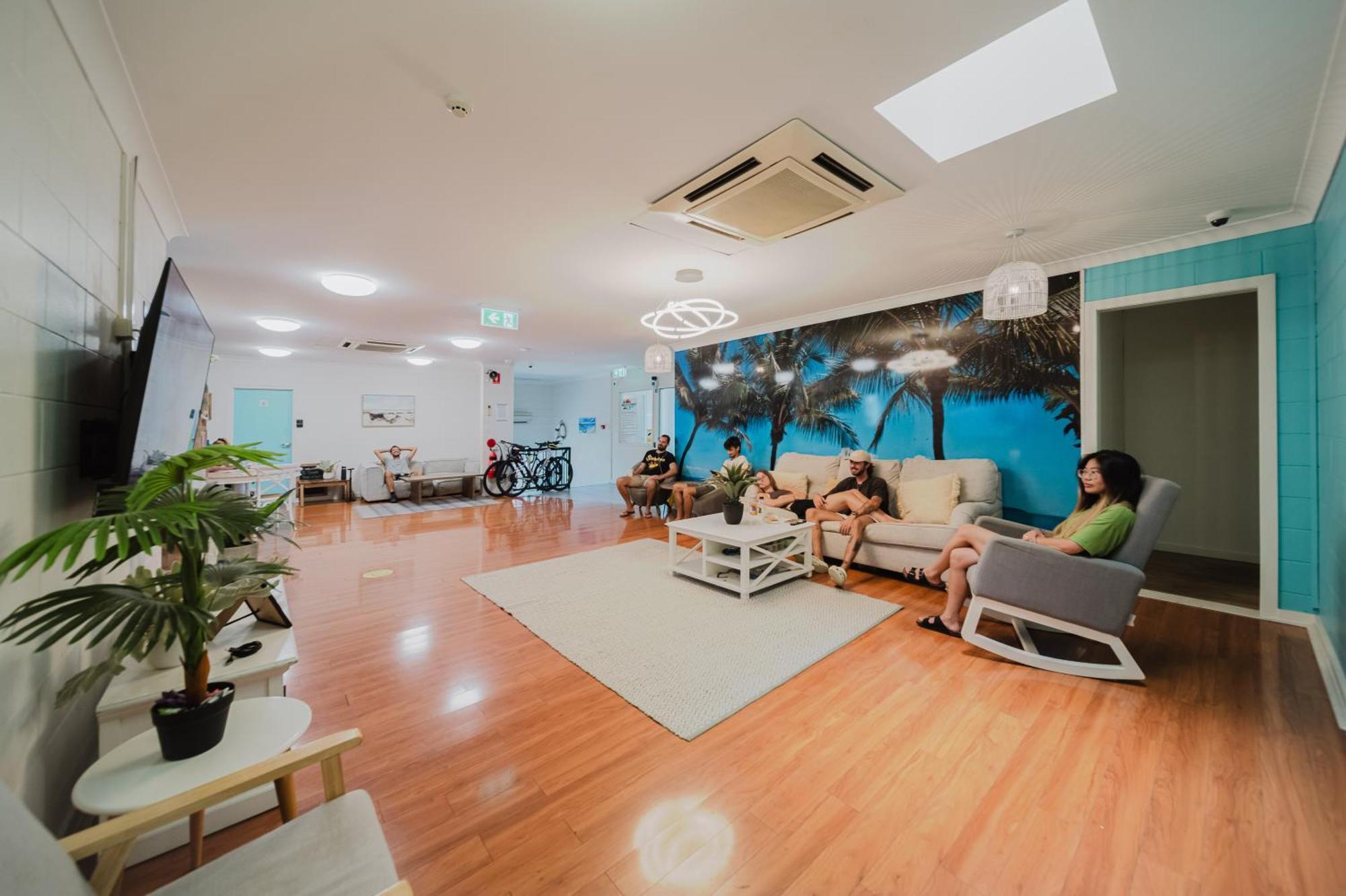 Seaside Lodge Hostel Townsville- Right Next To Coles, 2 Mins Walk To Strand & Cbd Экстерьер фото
