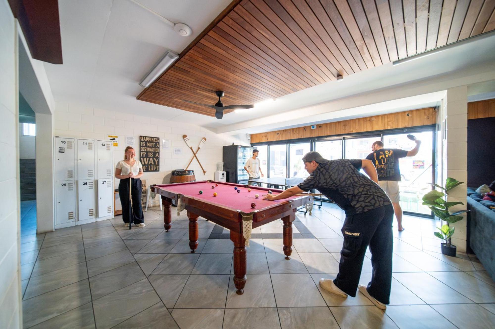 Seaside Lodge Hostel Townsville- Right Next To Coles, 2 Mins Walk To Strand & Cbd Экстерьер фото