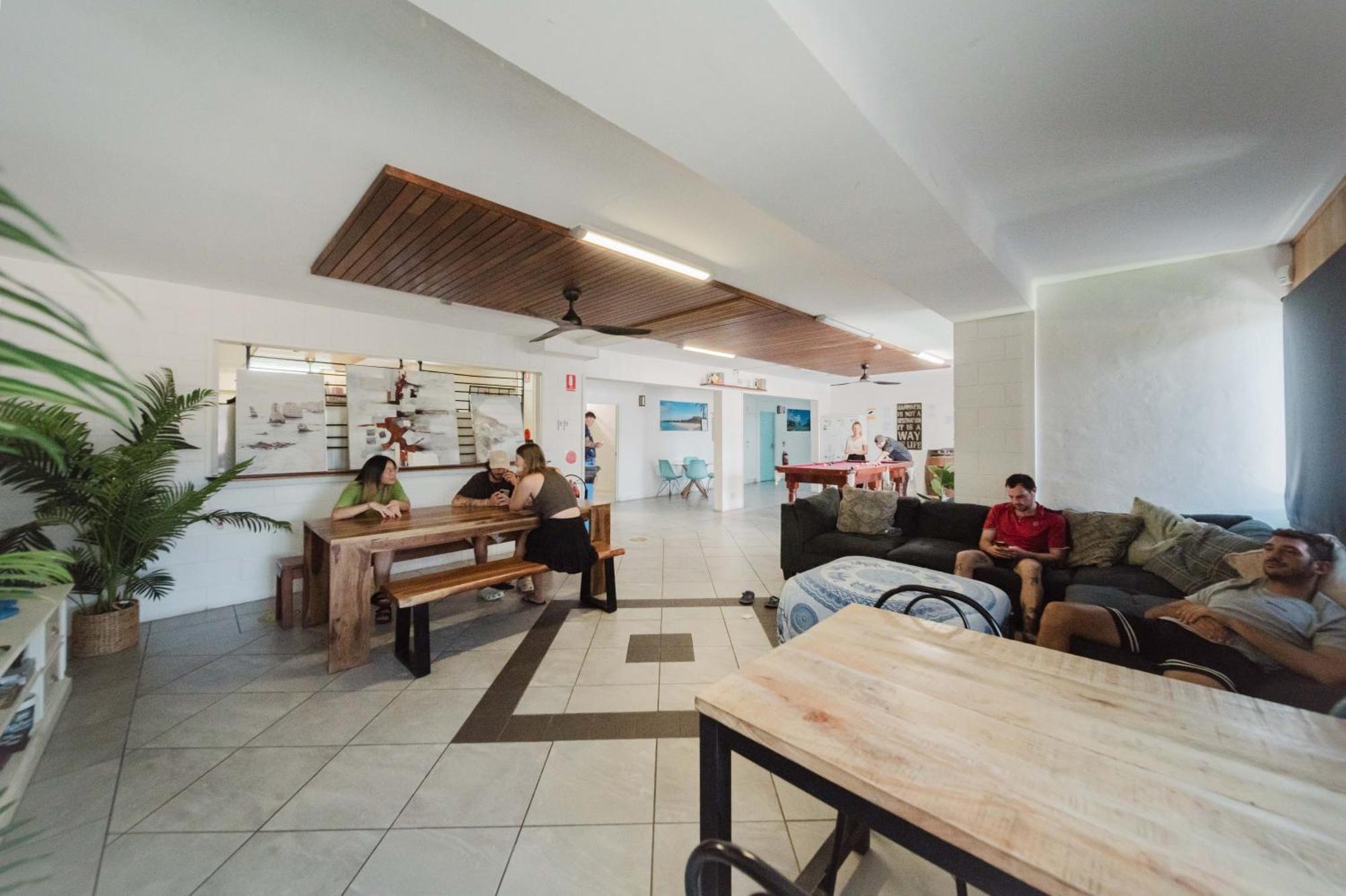 Seaside Lodge Hostel Townsville- Right Next To Coles, 2 Mins Walk To Strand & Cbd Экстерьер фото